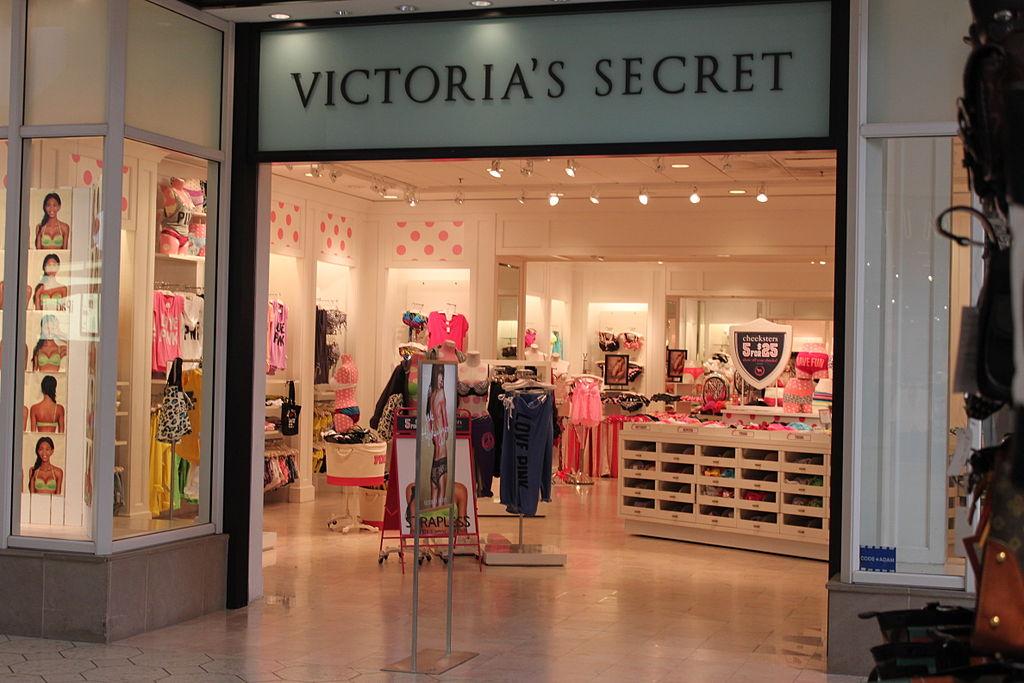 1024px-Victoria's_Secret_at_Briarwood_Mall