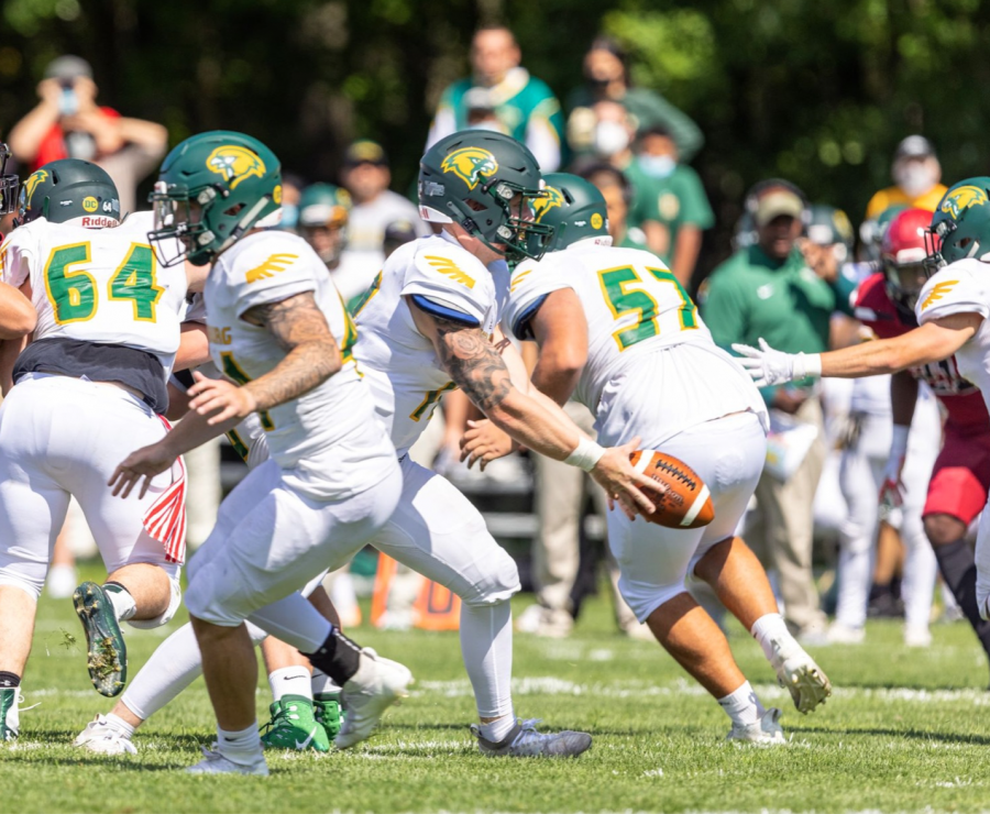 Joe Haskins Handing the Ball Off courtesy of Fitchburg State Falcons https_www.fitchburgfalcons.com_sports_fball_2021-22_releases_20211106mjifqc