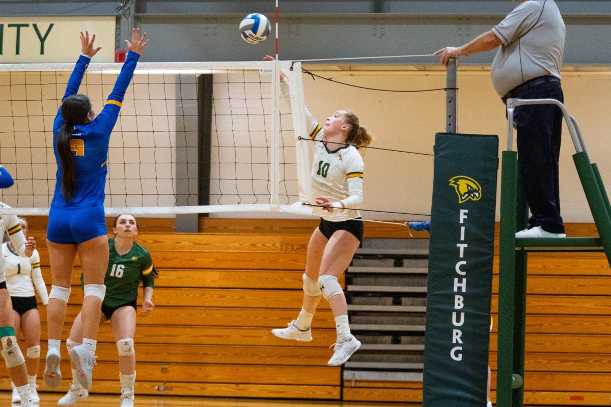 Falcons Volleyball Win Close Game against Anna Maria